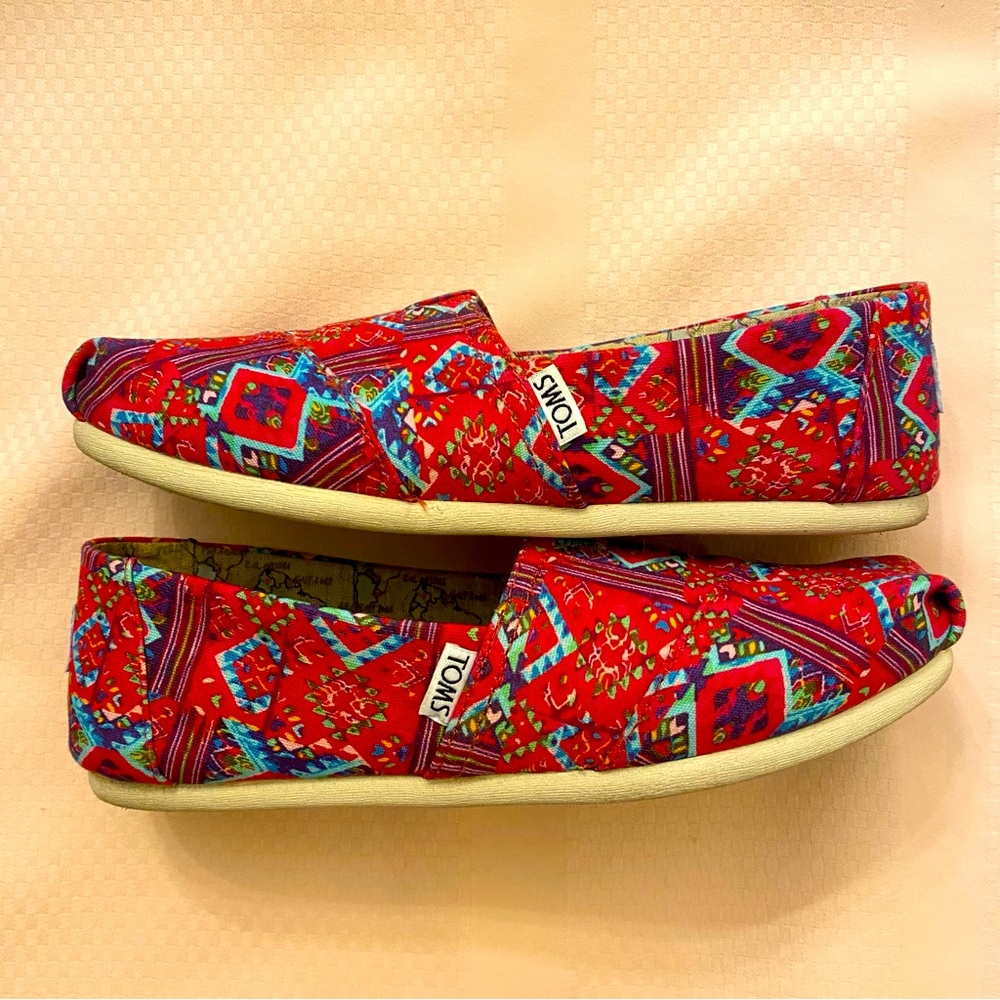 Tom’s classic shoes, like new, size 7.5